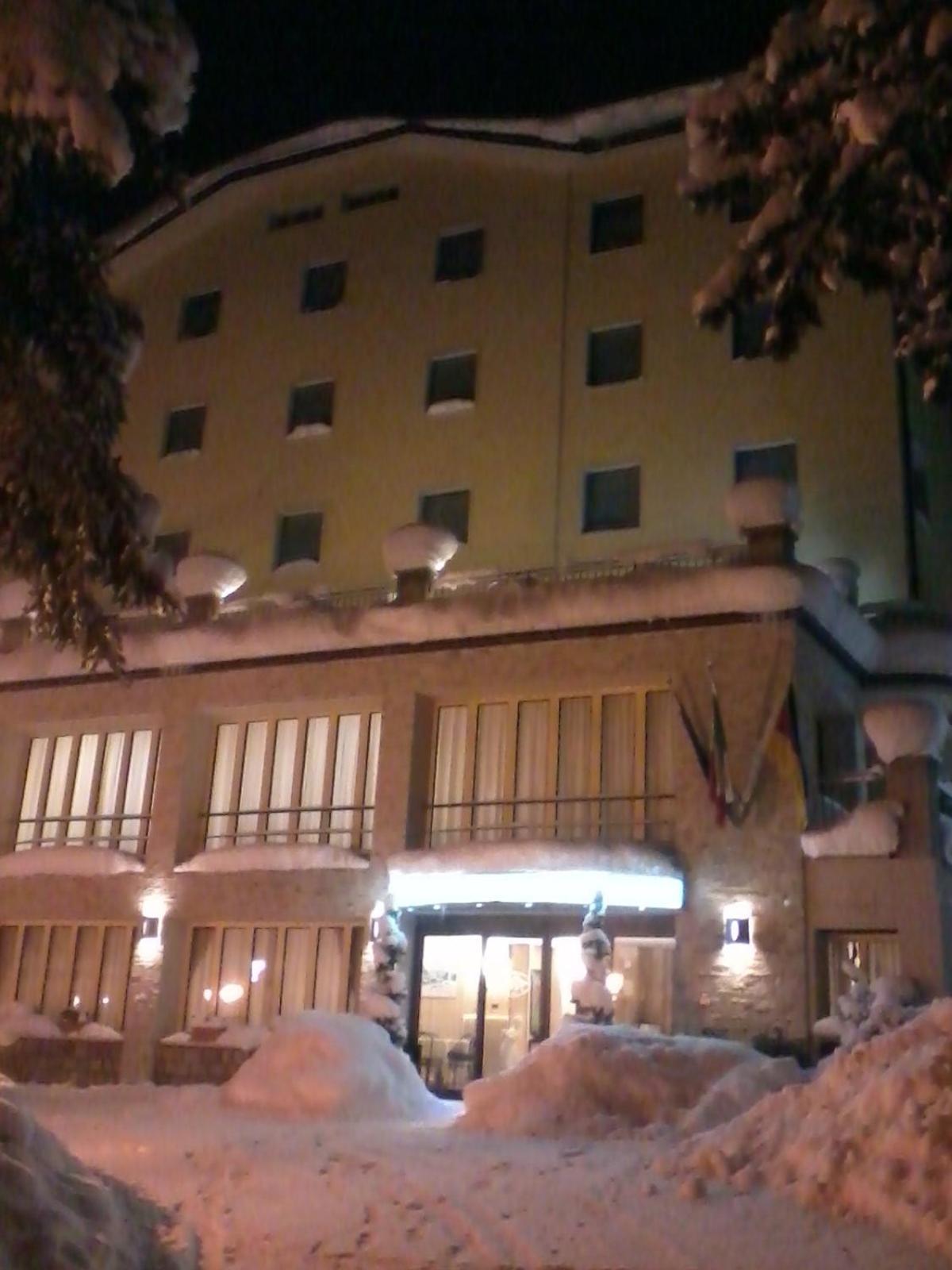 Hotel Miravalle 2000 Lizzano In Belvedere Eksteriør bilde