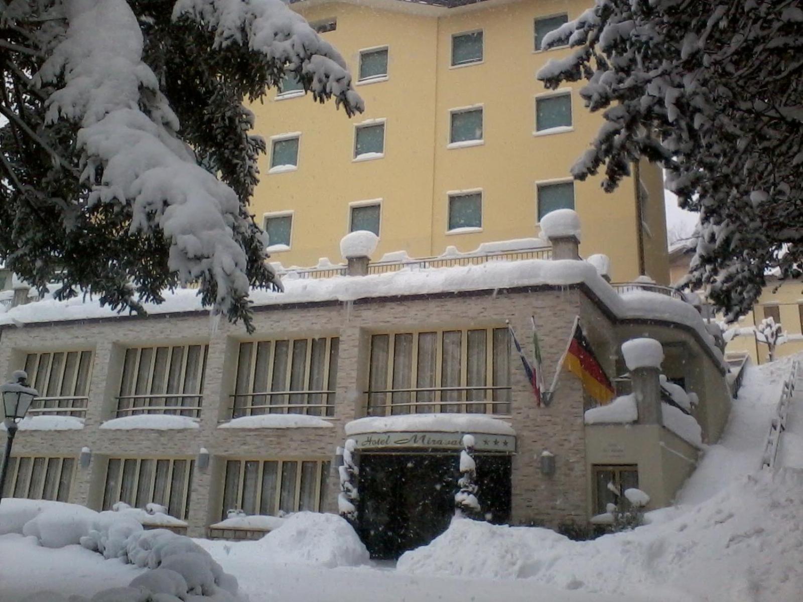 Hotel Miravalle 2000 Lizzano In Belvedere Eksteriør bilde