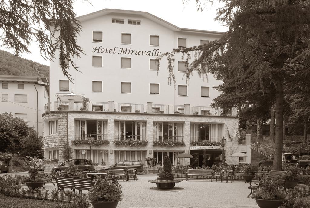 Hotel Miravalle 2000 Lizzano In Belvedere Eksteriør bilde